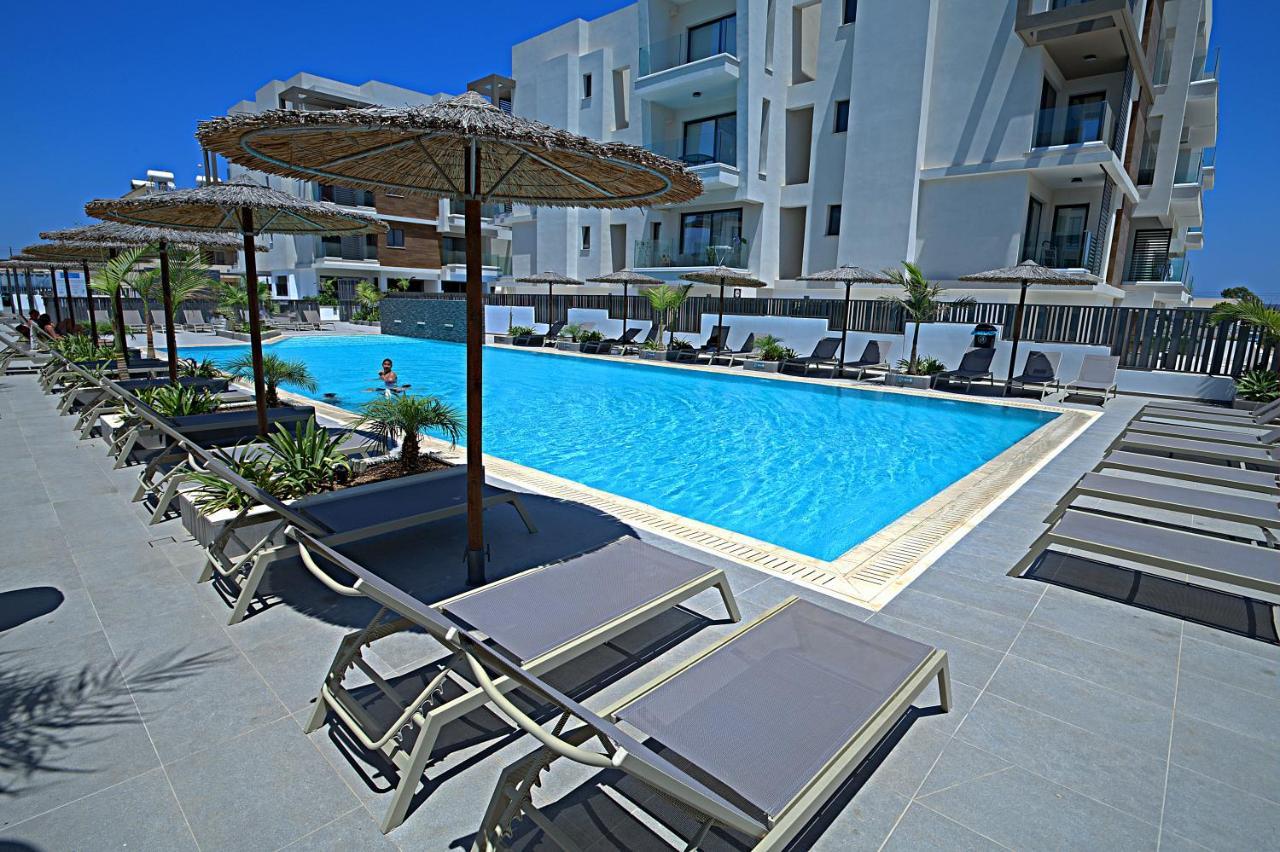 Golden Tree Apartment Паралимни Экстерьер фото