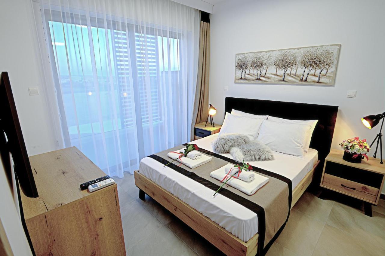 Golden Tree Apartment Паралимни Экстерьер фото